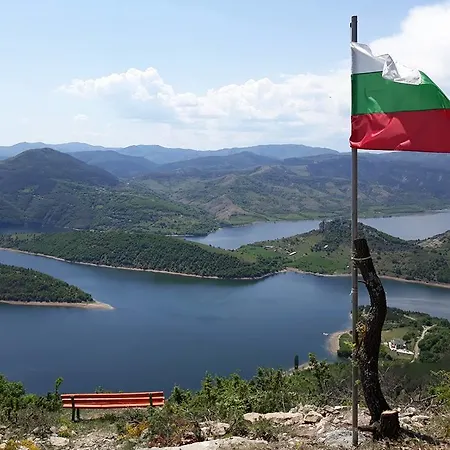 Хотел семеен боровица 2*